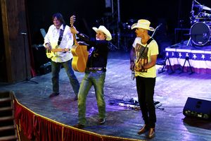 Gene lauscht dem Pzblikum